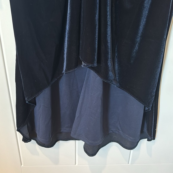 Sleeve V neck & back evening gown - Picture 3 of 7